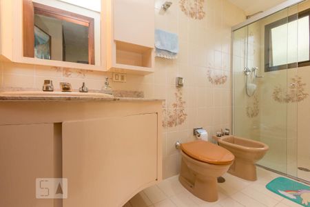 Apartamento à venda com 200m², 4 quartos e 3 vagas Apartamento à venda com 200m², 4 quartos e 3 vagasBanheiro da Suíte 2