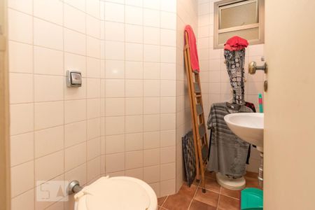 Apartamento à venda com 200m², 4 quartos e 3 vagas Apartamento à venda com 200m², 4 quartos e 3 vagasBanheiro de Serviço