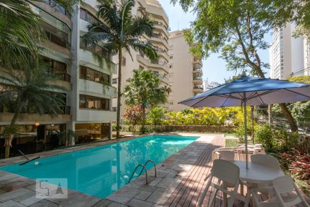 Apartamento à venda com 200m², 4 quartos e 3 vagas Apartamento à venda com 200m², 4 quartos e 3 vagasPiscina