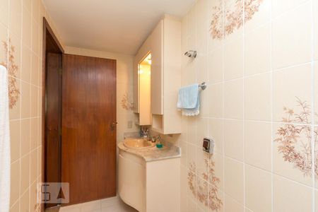 Apartamento à venda com 200m², 4 quartos e 3 vagas Apartamento à venda com 200m², 4 quartos e 3 vagasBanheiro da Suíte 2