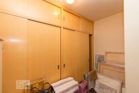 Apartamento à venda com 200m², 4 quartos e 3 vagas Apartamento à venda com 200m², 4 quartos e 3 vagasQuarto de Serviço