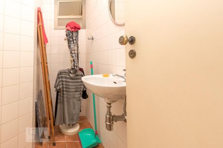 Apartamento à venda com 200m², 4 quartos e 3 vagas Apartamento à venda com 200m², 4 quartos e 3 vagasBanheiro de Serviço