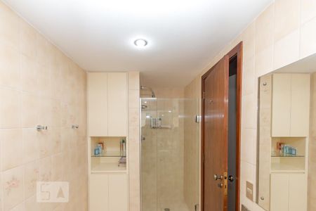 Apartamento à venda com 200m², 4 quartos e 3 vagas Apartamento à venda com 200m², 4 quartos e 3 vagasBanheiro da Suíte 1