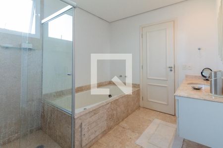 Apartamento à venda com 308m², 5 quartos e 5 vagas Apartamento à venda com 308m², 5 quartos e 5 vagasSuíte 1 - banheiro 2