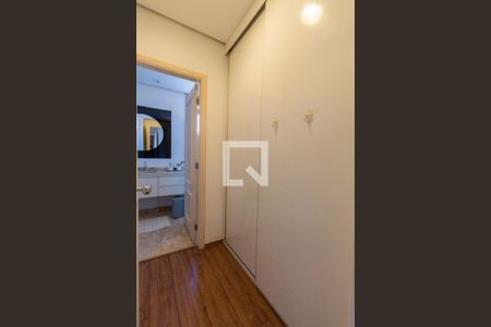 Apartamento à venda com 308m², 5 quartos e 5 vagas Apartamento à venda com 308m², 5 quartos e 5 vagasSuíte 1 - banheiro 1