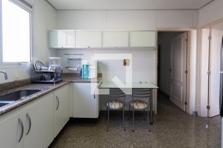 Apartamento à venda com 308m², 5 quartos e 5 vagas Apartamento à venda com 308m², 5 quartos e 5 vagasCozinha