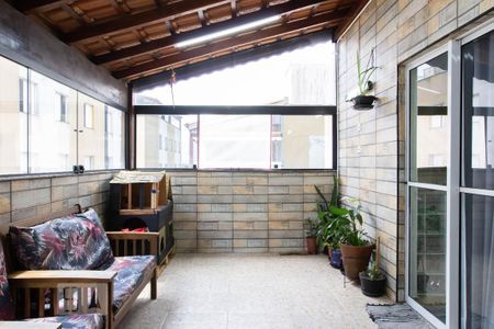 Apartamento à venda com 116m², 4 quartos e 1 vaga Apartamento à venda com 116m², 4 quartos e 1 vagaVaranda