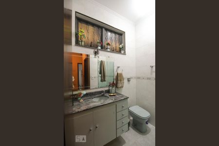 Casa à venda com 155m², 4 quartos e 4 vagas