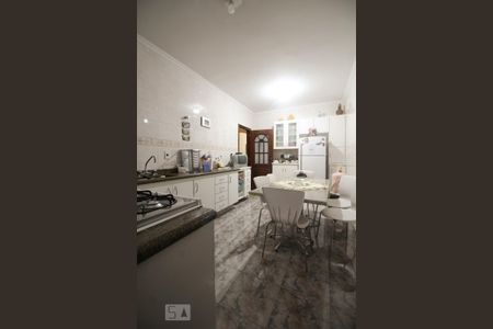 Casa à venda com 155m², 4 quartos e 4 vagas