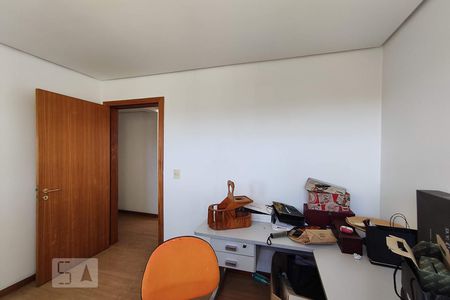 Apartamento à venda com 342m², 3 quartos e 2 vagas Apartamento à venda com 342m², 3 quartos e 2 vagasEscritório