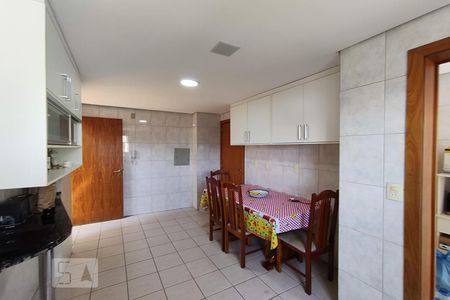 Apartamento à venda com 342m², 3 quartos e 2 vagas Apartamento à venda com 342m², 3 quartos e 2 vagasCozinha