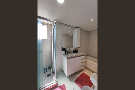 Apartamento à venda com 342m², 3 quartos e 2 vagas Apartamento à venda com 342m², 3 quartos e 2 vagasBanheiro da Suíte