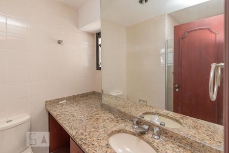 Apartamento à venda com 460m², 5 quartos e 5 vagas Apartamento à venda com 460m², 5 quartos e 5 vagasBanheiro da Suíte 4