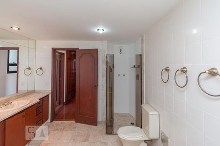 Apartamento à venda com 460m², 5 quartos e 5 vagas Apartamento à venda com 460m², 5 quartos e 5 vagasBanheiro da Suíte 1