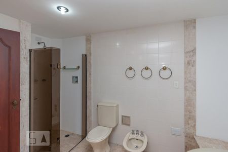 Apartamento à venda com 460m², 5 quartos e 5 vagas Apartamento à venda com 460m², 5 quartos e 5 vagasBanheiro da Suíte 1