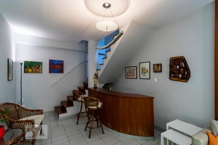 Casa à venda com 380m², 5 quartos e 2 vagas1o. Andar - Sala de TV