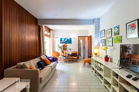 Casa à venda com 380m², 5 quartos e 2 vagas1o. Andar - Sala de TV