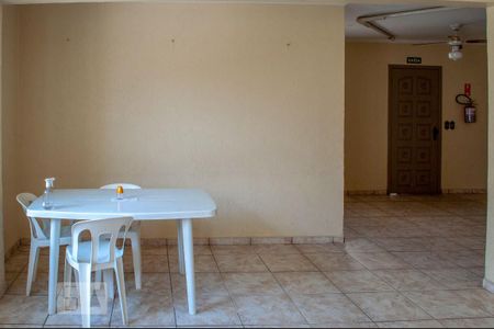 Apartamento à venda com 72m², 2 quartos e 1 vaga Apartamento à venda com 72m², 2 quartos e 1 vagaSalão de Festas