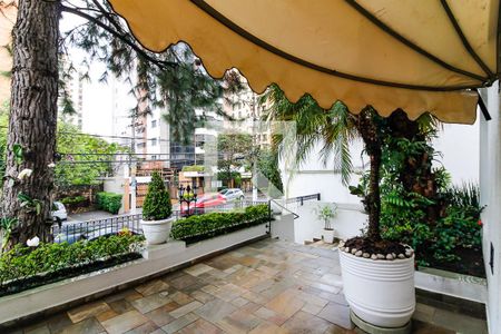 Apartamento à venda com 188m², 4 quartos e 2 vagas Apartamento à venda com 188m², 4 quartos e 2 vagasEntrada