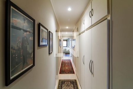 Apartamento à venda com 188m², 4 quartos e 2 vagas Apartamento à venda com 188m², 4 quartos e 2 vagasCorredor