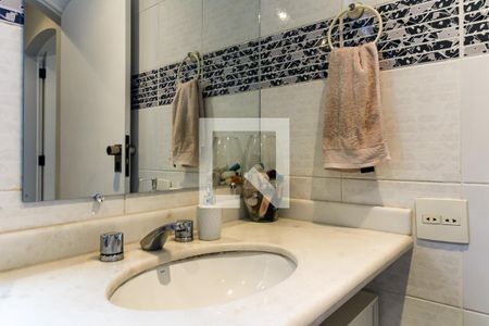 Apartamento à venda com 188m², 4 quartos e 2 vagas Apartamento à venda com 188m², 4 quartos e 2 vagasBanheiro Social