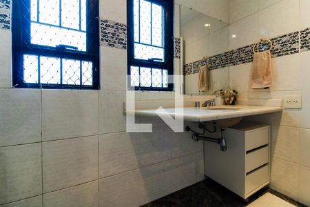 Apartamento à venda com 188m², 4 quartos e 2 vagas Apartamento à venda com 188m², 4 quartos e 2 vagasBanheiro Social