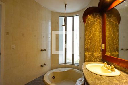 Casa de condomínio à venda com 1360m², 5 quartos e 5 vagasBanheiro Suíte 1