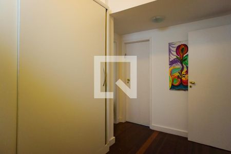 Casa de condomínio à venda com 1360m², 5 quartos e 5 vagasCloset da Suíte 1