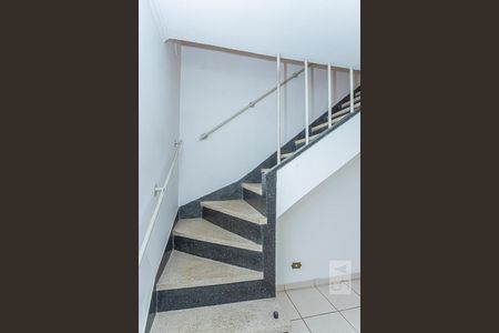 Escada de casa para alugar com 2 quartos, 106m² em Santana, São Paulo