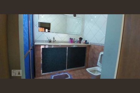 Casa à venda com 206m², 3 quartos e 2 vagas Casa à venda com 206m², 3 quartos e 2 vagasBanheiro