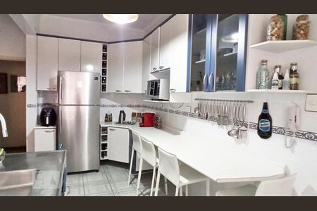 Apartamento à venda com 143m², 3 quartos e 1 vaga Apartamento à venda com 143m², 3 quartos e 1 vagaCozinha