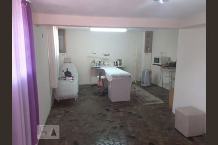 Casa à venda com 197m², 3 quartos e 5 vagasfundos