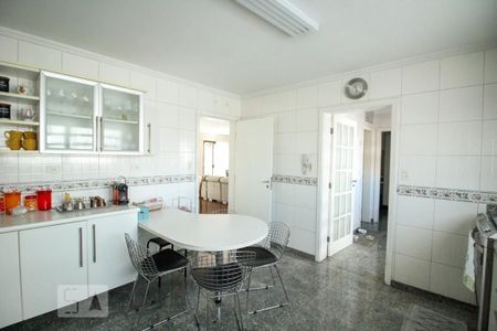 Apartamento à venda com 175m², 4 quartos e 4 vagasCozinha