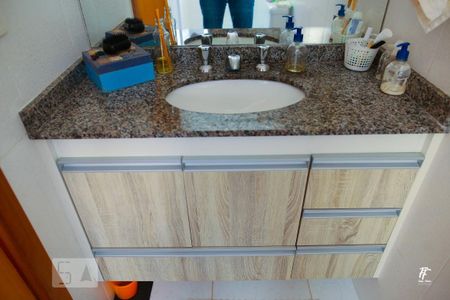 Apartamento à venda com 172m², 4 quartos e 2 vagas Apartamento à venda com 172m², 4 quartos e 2 vagasBanheiro da Suite