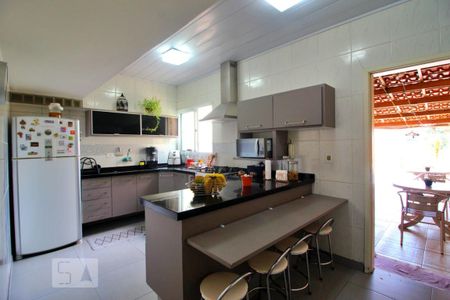 Apartamento à venda com 180m², 3 quartos e 2 vagasCozinha