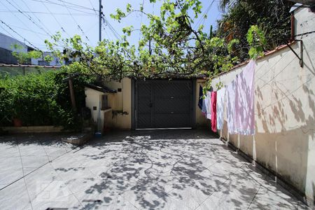 Casa à venda com 195m², 3 quartos e 5 vagas Casa à venda com 195m², 3 quartos e 5 vagasQuintal