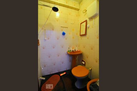 Casa à venda com 136m², 2 quartos e 2 vagasBanheiro de Serviço