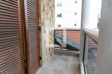Casa à venda com 175m², 3 quartos e 3 vagas Casa à venda com 175m², 3 quartos e 3 vagasVaranda