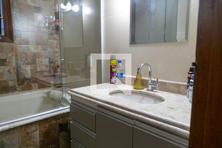 Casa à venda com 175m², 3 quartos e 3 vagas Casa à venda com 175m², 3 quartos e 3 vagasBanheiro da suíte