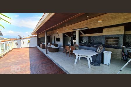 Casa de condomínio à venda com 560m², 4 quartos e 3 vagas Casa de condomínio à venda com 560m², 4 quartos e 3 vagasterraço