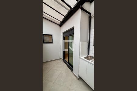 Apartamento à venda com 61m², 2 quartos e 1 vaga Apartamento à venda com 61m², 2 quartos e 1 vagaVaranda - Área de Serviço da Suíte