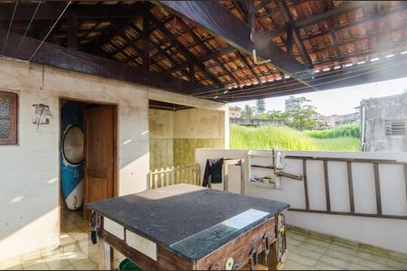 Casa à venda com 215m², 3 quartos e 2 vagas Casa à venda com 215m², 3 quartos e 2 vagasTerraço