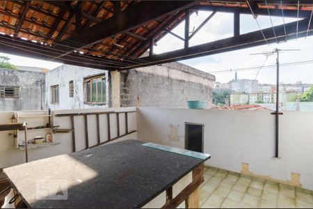 Casa à venda com 215m², 3 quartos e 2 vagas Casa à venda com 215m², 3 quartos e 2 vagasTerraço