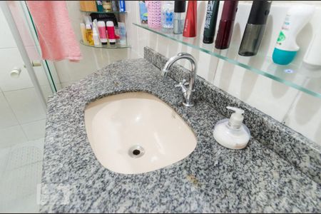 Casa à venda com 215m², 3 quartos e 2 vagas Casa à venda com 215m², 3 quartos e 2 vagasBanheiro