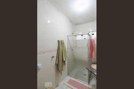 Casa à venda com 215m², 3 quartos e 2 vagas Casa à venda com 215m², 3 quartos e 2 vagasBanheiro