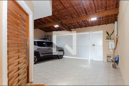 Casa à venda com 200m², 3 quartos e 3 vagas Casa à venda com 200m², 3 quartos e 3 vagasCorredor Lateral