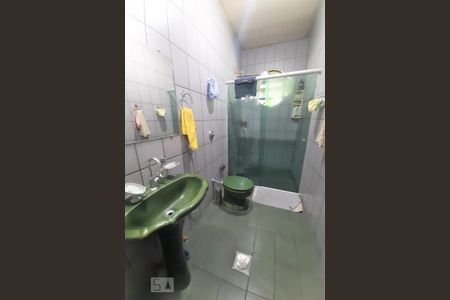 Casa à venda com 750m², 5 quartos e 8 vagas Casa à venda com 750m², 5 quartos e 8 vagasBanheiro 2