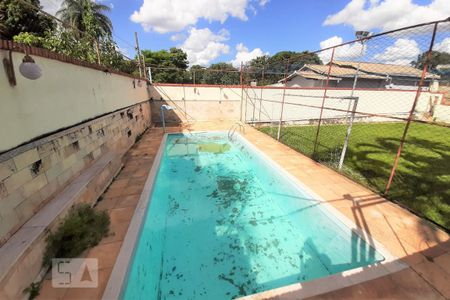 Casa à venda com 750m², 5 quartos e 8 vagas Casa à venda com 750m², 5 quartos e 8 vagasPiscina