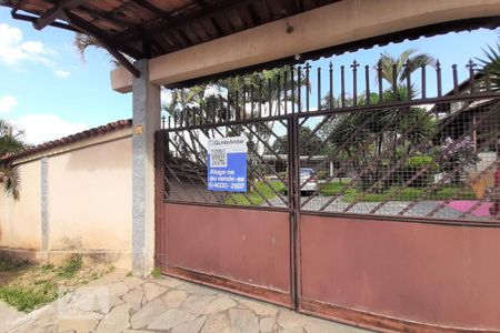 Casa à venda com 750m², 5 quartos e 8 vagas Casa à venda com 750m², 5 quartos e 8 vagasFachada