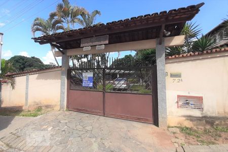 Casa à venda com 750m², 5 quartos e 8 vagas Casa à venda com 750m², 5 quartos e 8 vagasFachada